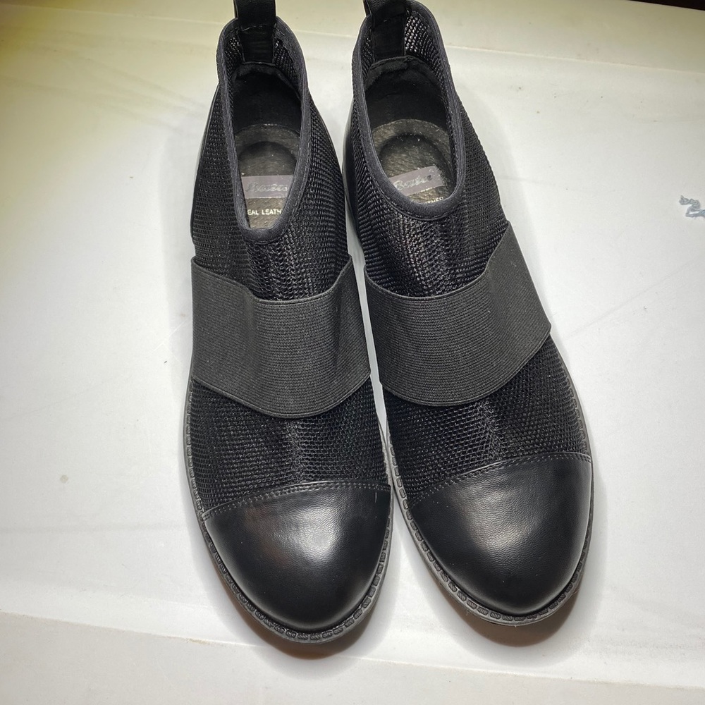Booties by Bata - Picture 2 of 3